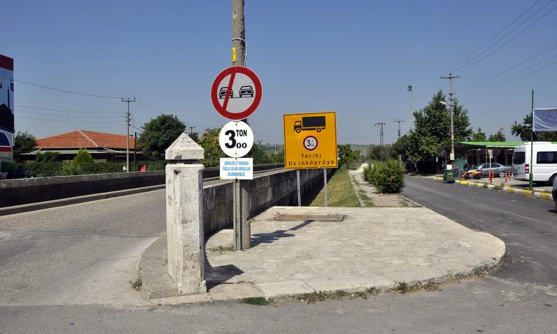 Le pont d'Uzunköprü est le plus long pont en pierre de Turquie